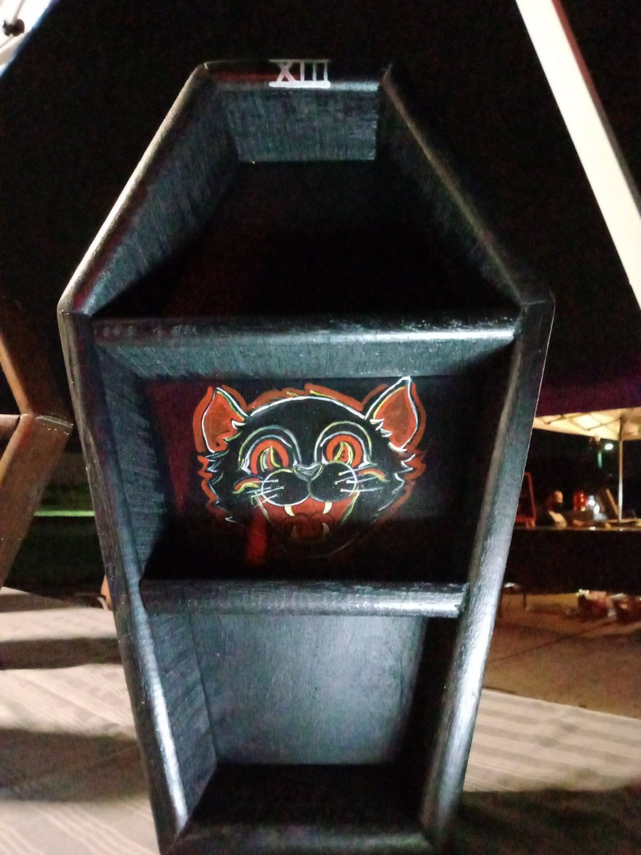 HeyJenocide's tweet photo. #FridayThe13th #CoffinShelf #JasonLives #ChchchchAhahahah #BloodSplatter #BloodDrip #BlackCat #DisplayShelf #HandCrafted #HandPainted https://t.co/QNlAHQSOja