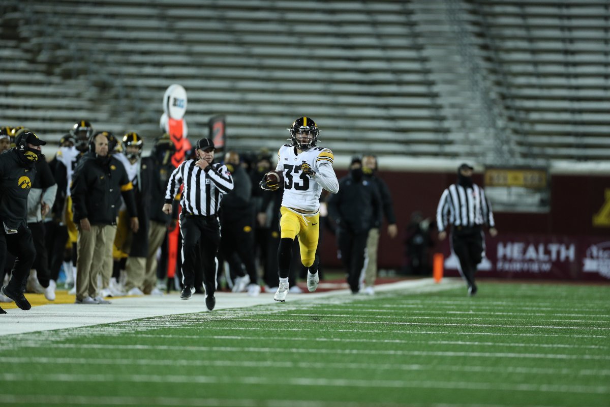 HawkeyeFootball's tweet photo. RILEY. MOSS. 

That's it. That's the tweet. https://t.co/BCi6WELFf2
