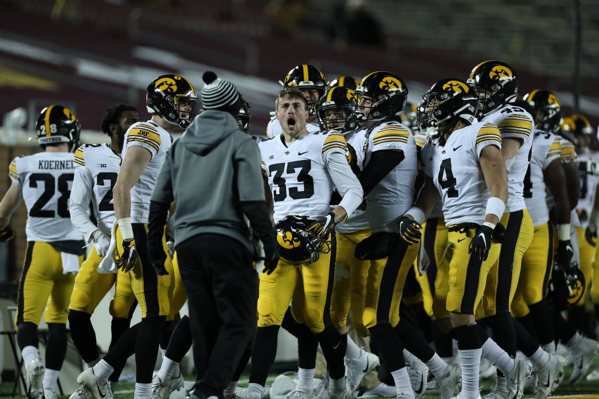 HawkeyeFootball's tweet photo. RILEY. MOSS. 

That's it. That's the tweet. https://t.co/BCi6WELFf2