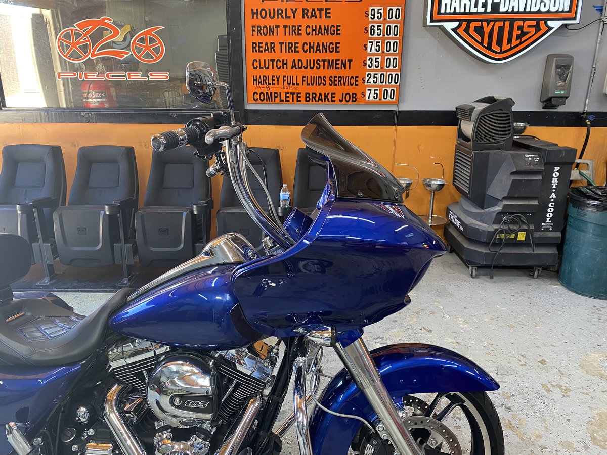 newnegro76's tweet photo. #carlinibars look great on my HOG, but the worst customer service! https://t.co/JXCaNtNFeF