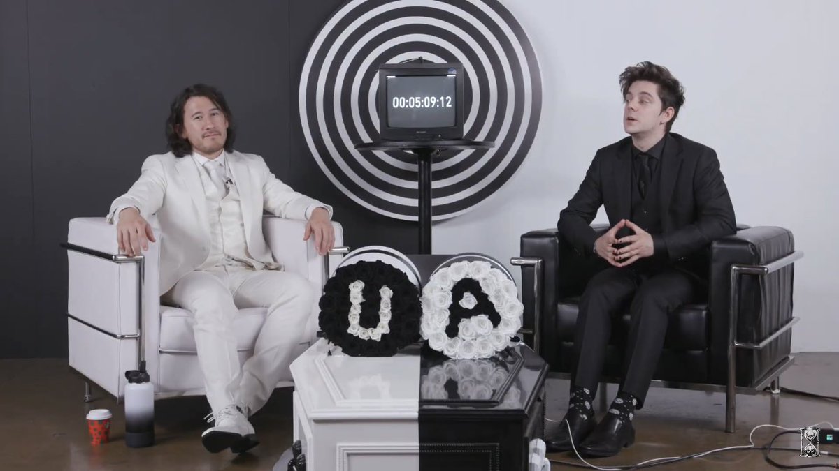 I’m gonna destroy myself and do an all nighter, so this will be my second all nighter in a row 😅 i will miss this wondrous channel, so let’s mourn this day with a celebratory longing momento mori, now rest🖤🤍#UnusAnnusisoverparty