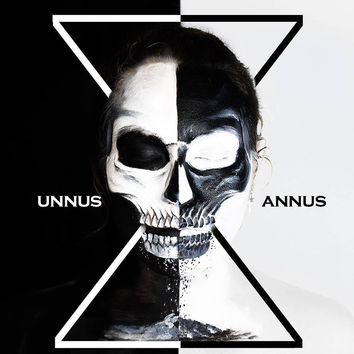ann00k's tweet photo. 🤍 #UnnusAnnus 🖤 • #MementoMori 💀

https://t.co/i6ljSzaXMx

#makeupartist #makeupart #UnusAnnusisoverparty #unnusannusfanart https://t.co/0o19y0EN34