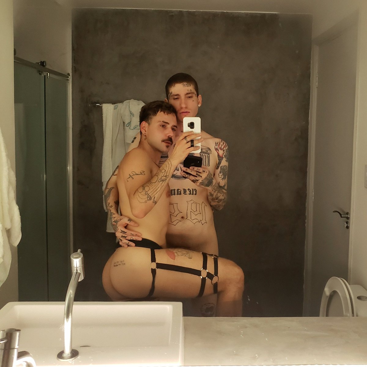 mastangelox's tweet photo. 2 pra castigar e etc 💘 @PAZZOTOFILIPE https://t.co/2rw6qUvg9f