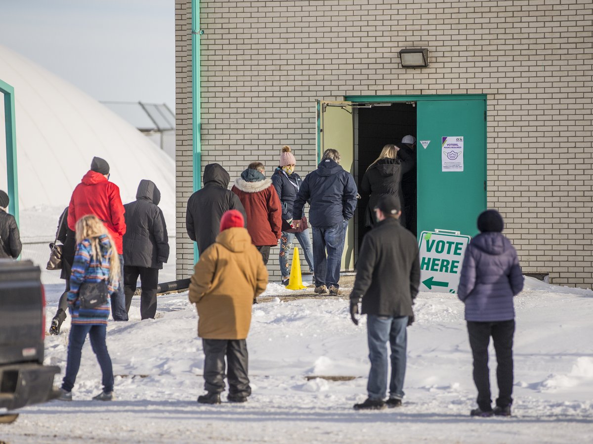 TheStarPhoenix.com (@thestarphoenix) on Twitter photo Some sights and sounds from 2020 Election Day (and night) in Saskatoon, plus a link to our live coverage (Pics by <a href="/bergmichelle/">Michelle Berg</a> + <a href="/mattbradenphoto/">Matt Smith</a> ) thestarphoenix.com/news/local-new… #yxe #yxepoli Some sights and sounds from 2020 Election Day (and night) in Saskatoon, plus a link to our live coverage (Pics by <a href="/bergmichelle/">Michelle Berg</a> + <a href="/mattbradenphoto/">Matt Smith</a> ) thestarphoenix.com/news/local-new… #yxe #yxepoli