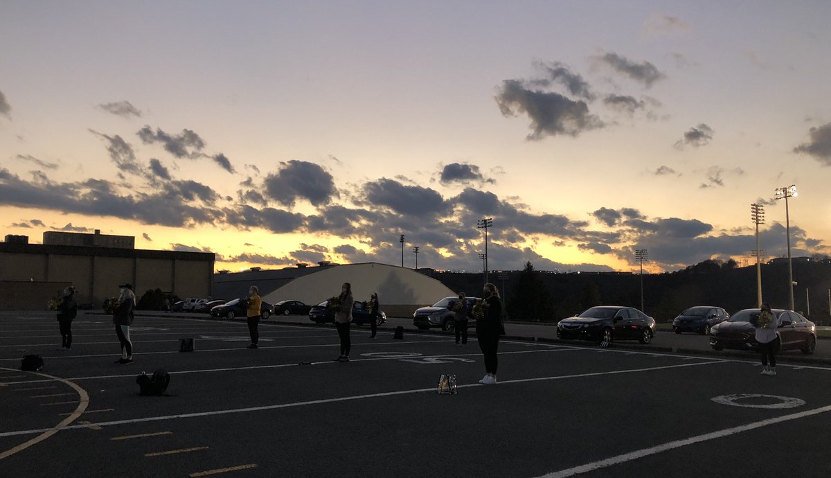 wvuguard's tweet photo. The Mountaineer Pep Band practicing today for the WVU vs. TCU game tomorrow! Letโs Go Mountaineers! ๐๐
#BeatTheHornedFrogs #WVU #HailWV #PrideOfWV #WVUColorGuard #LetsGo https://t.co/rFHQwDLOdK