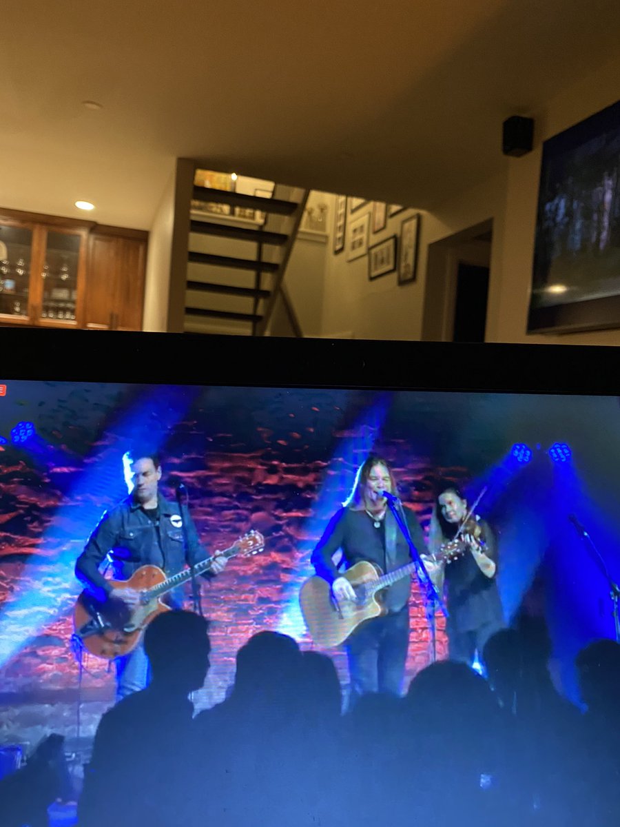 sharonf2003's tweet photo. @alanthomasdoyle Well that was awesome. Thanks for coming into my basement in North Bay, Ontario tonight. Wicked concert. @alanthomasdoyle @sonicconcerts https://t.co/X21feGVrvF