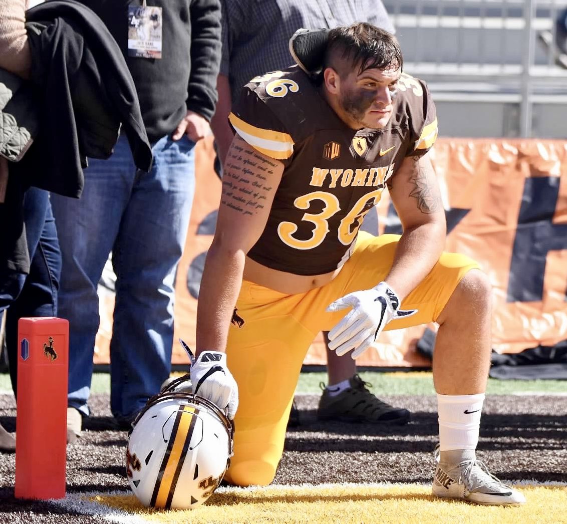 DeeJaizPhotos's tweet image. Just realized I missed Thursday 🤷🏼
THURSDAY: Perhaps the toughest, most selfless, humblest playmaker that has ever played at Wyoming. Drew Van Maanen pre-game against AF in 2016. #gopokesgopokes #kfbc #7220sports — with Drew Van Maanen.