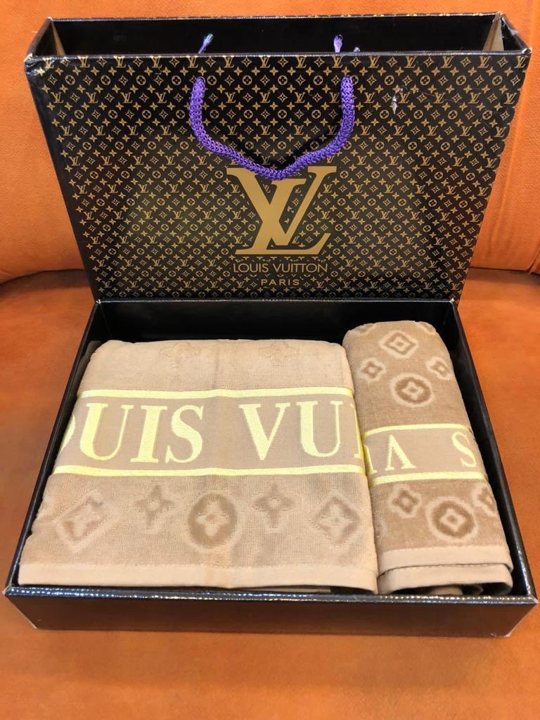 shaun coleman 3:16 on X: Coming soon versace, Louis Vuitton and more 2  piece towel sets for men and women in life very gift box also  Louis  Vuitton pack of sox