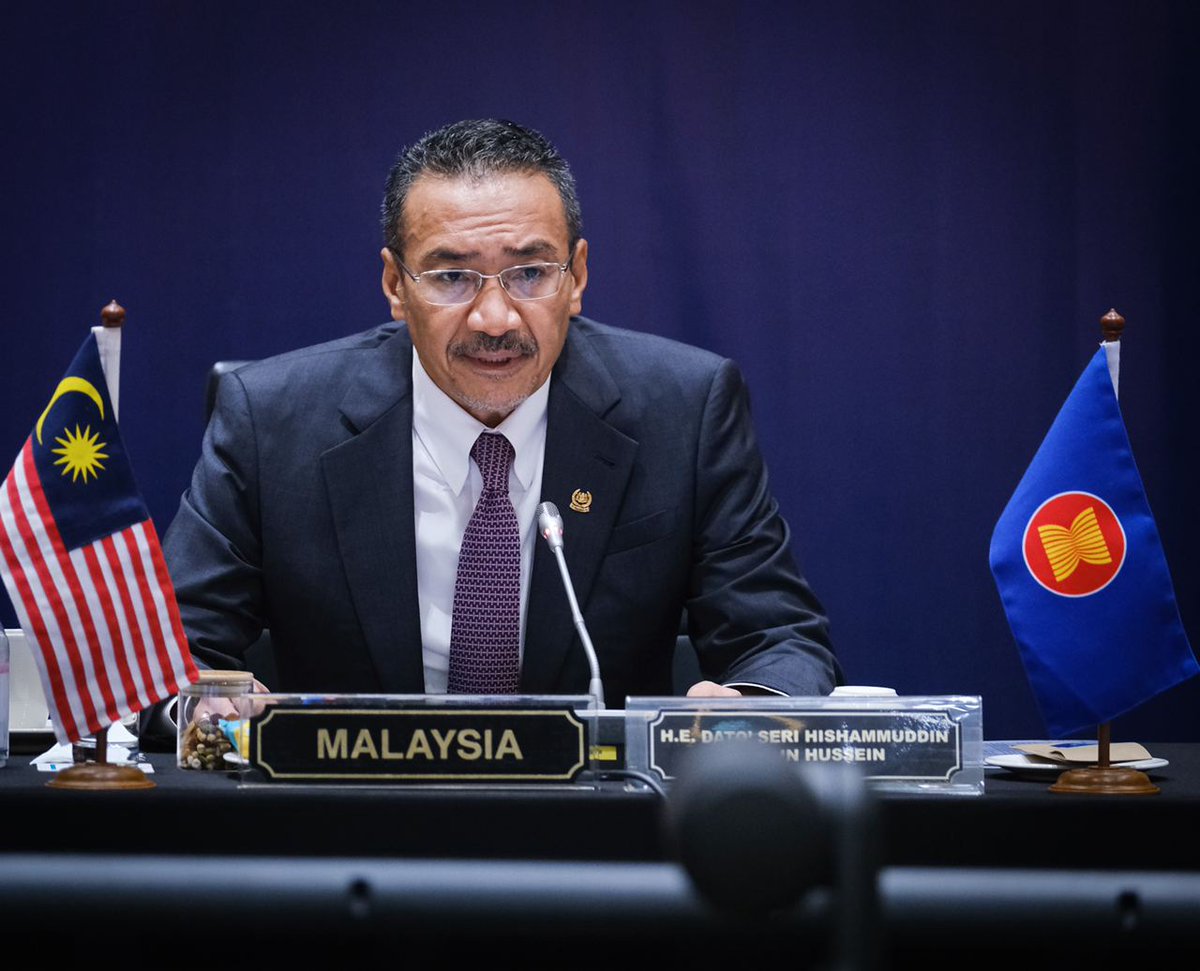 'Only way to move forward post #COVID19 is with affordable, accessible & equitable vaccines and treatments. #VaccineDevelopment is essential to ensure that economic gains do not come at the cost of public health' - 🇲🇾 at @ASEAN-US with 🇺🇸 National Security Advisor @robertcobrien