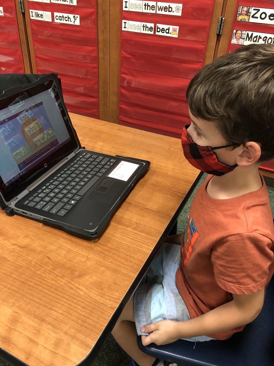 HubbertKelli's tweet photo. What an exciting week in kindergarten! 🤗
Brand new laptops for all. 
BIG thank you to everyone 
who helped make this happen! The boys and girls were SO excited! https://t.co/pzT1sGjtXo