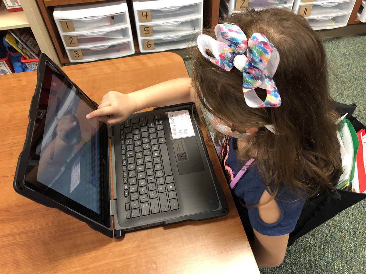 HubbertKelli's tweet photo. What an exciting week in kindergarten! 🤗
Brand new laptops for all. 
BIG thank you to everyone 
who helped make this happen! The boys and girls were SO excited! https://t.co/pzT1sGjtXo