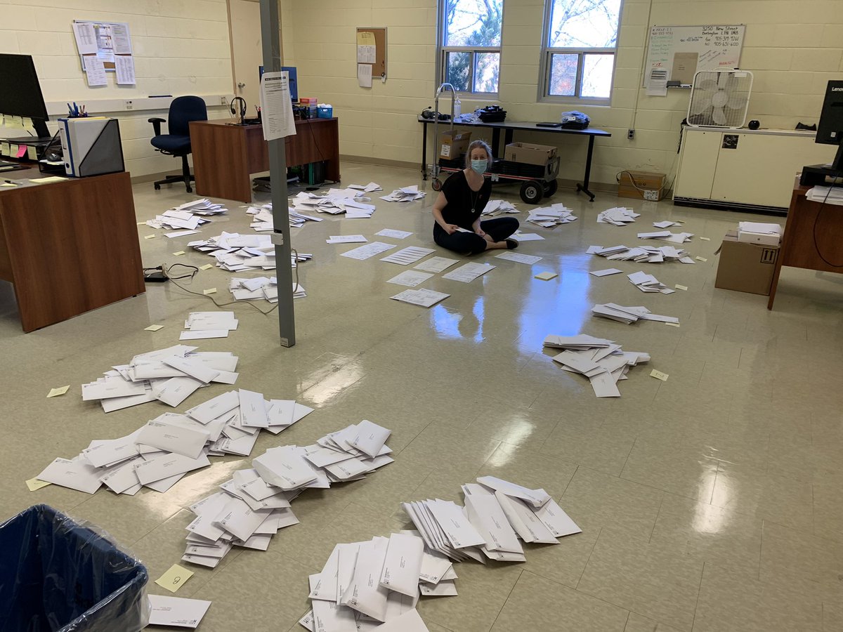 VEWhdsb's tweet photo. After weeks of hard work, IEPs have been mailed. This is what 630+ individual education plans look like. Thanks to our incredible staff for all of their hard work and efforts. Student success and achievement is our goal for all students. 💕🤗📚🏫
@HaltonDSB #virtualwesters #IEPs https://t.co/NFezl7BtHe
