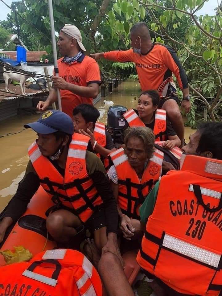 mnefirtiti's tweet image. #CagayanNeedHelp
#CoastGaurdTeam
#RescueTuguegarao 
#rescueTeamPhl

ctto: PCG