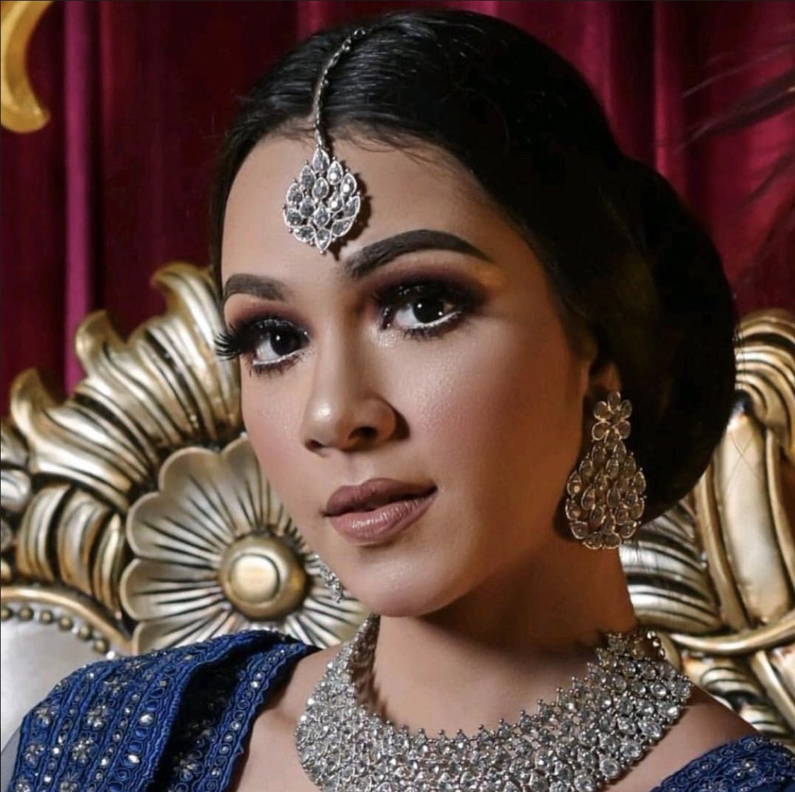 oddsofevensg's tweet photo. 🌈🎉🌟 #DEEPAVALI is here! TAG US WITH YOUR LOOKS! 🦋🌸Look ultra glitz 💫and glam 🌟with a touch of our #SingleShadows 🎆in #MidnightDreams! 🌟✨
Can’t wait to see everyone’s outfit and makeup looks, Let’s go! 🎉💕#Deepavali2020 #OddsOfEvenCosmetics https://t.co/saiPqQCrjx