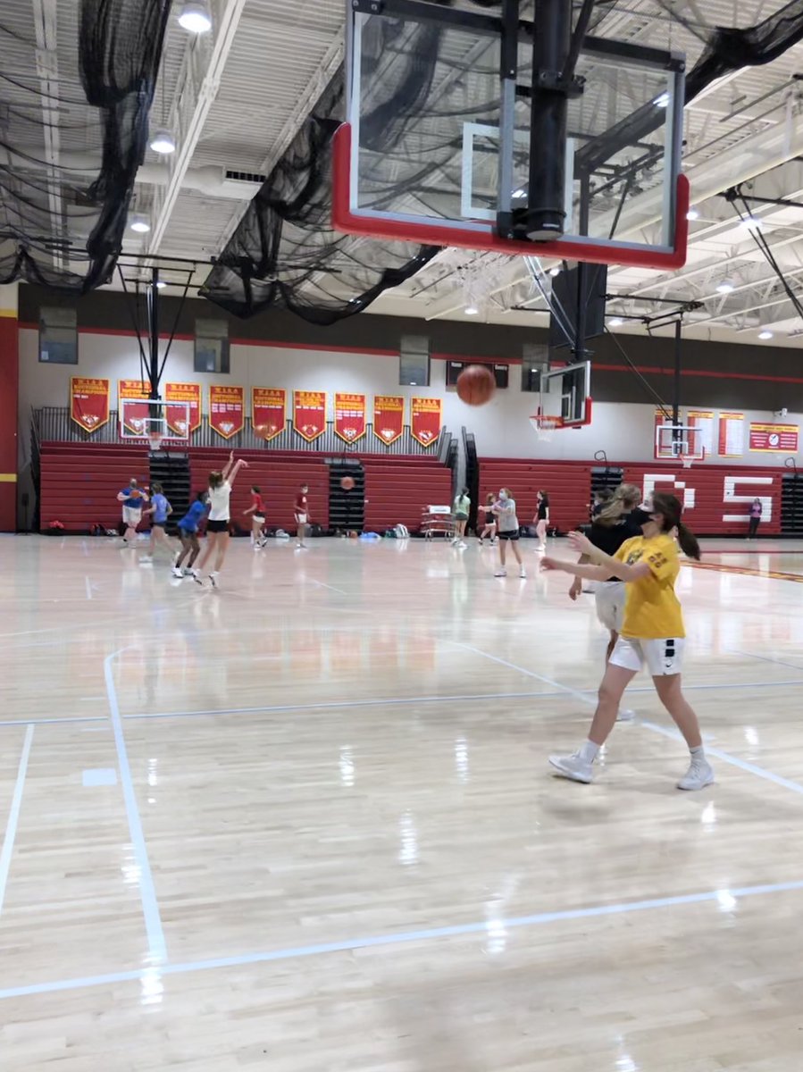 DSHABasketball's tweet photo. Last Open Gym before tryouts!!! #faithfamilyfire #UnfinishedBusiness #dashernation https://t.co/OFmSKIyxTJ