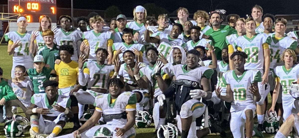 MarkBeach007's tweet photo. Dawgs get road playoff Win! Great job! ⁦@CoachHall41⁩ ⁦@CoachBraun72⁩ ⁦@Jaquez_02⁩ ⁦@beach_jaxson⁩ https://t.co/CmCJTzmjqy