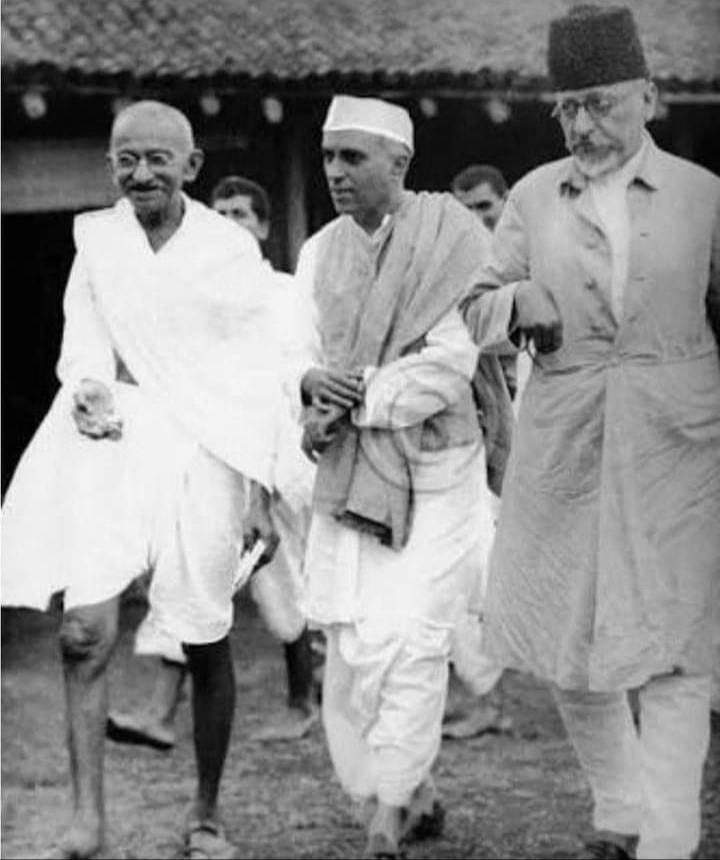 Srawat5848's tweet photo. गांधी को कोटि-कोटि नमन जिन्होंने नेहरू जी को अपना राजनैतिक उत्तराधिकारी चुना और देश को पहला विद्वान, दूरदर्शी, सेकुलर,विलक्षण प्रतिभा वाला प्रधानमंत्री दिया!
#बाल_दिवस_की_हार्दिक_शुभकामनाएं
#14th_November https://t.co/4lfDozR593