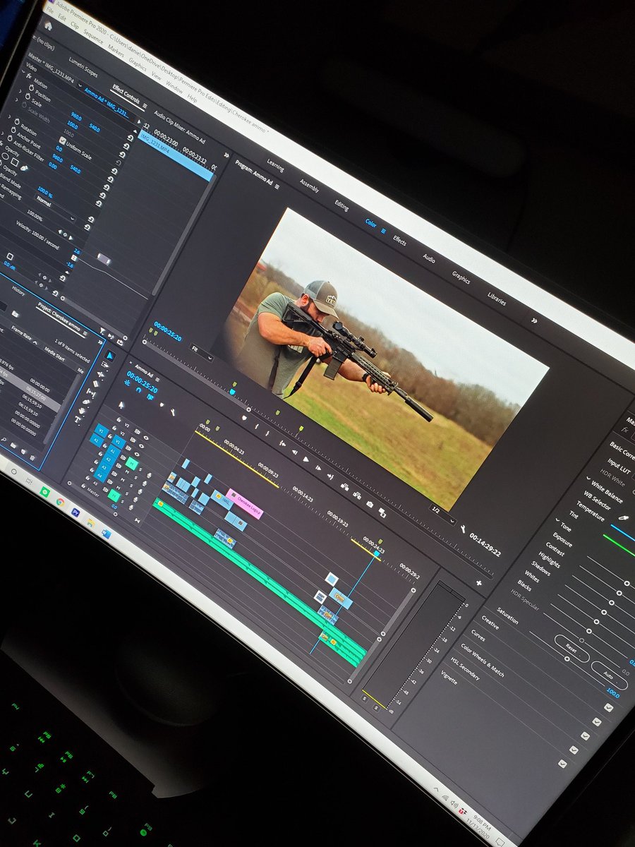 dclogistic's tweet photo. Working late getting some editing done is alway a good time! ⌨ https://t.co/269Gb7oGpa
