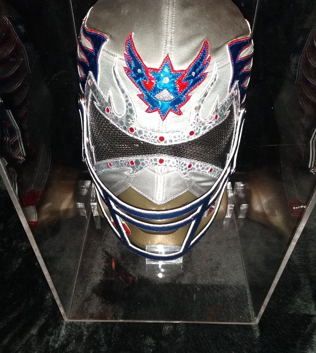 aaaerostar1's tweet photo. Espectacular y único diseño 🏈 para ti que eres gran fanático de la NFL. Máscara Profesional de Aerostar con logotipos de NEW ENGLAND PATRIOTS, barandilla desmontable. Envíos y entregas garantizados. (Recuerda primero las viste aquí después en cualquier otro lado 👁️). #FanNFL https://t.co/wFlMWfZpjE