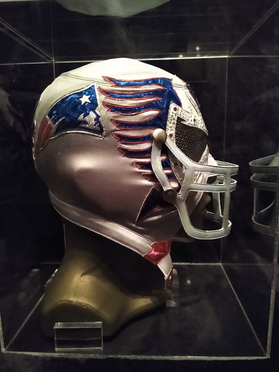 aaaerostar1's tweet photo. Espectacular y único diseño 🏈 para ti que eres gran fanático de la NFL. Máscara Profesional de Aerostar con logotipos de NEW ENGLAND PATRIOTS, barandilla desmontable. Envíos y entregas garantizados. (Recuerda primero las viste aquí después en cualquier otro lado 👁️). #FanNFL https://t.co/wFlMWfZpjE