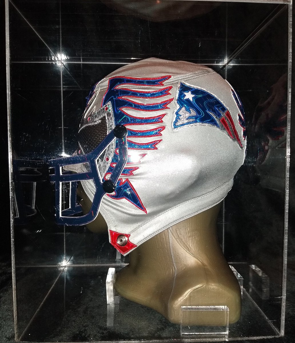 aaaerostar1's tweet photo. Espectacular y único diseño 🏈 para ti que eres gran fanático de la NFL. Máscara Profesional de Aerostar con logotipos de NEW ENGLAND PATRIOTS, barandilla desmontable. Envíos y entregas garantizados. (Recuerda primero las viste aquí después en cualquier otro lado 👁️). #FanNFL https://t.co/wFlMWfZpjE
