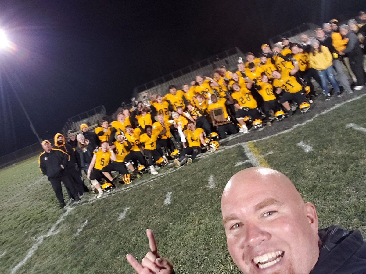 lewellen715's tweet photo. 2A REGIONAL CHAMPS! Panthers win 24-21 over Andrean! That just happened! https://t.co/nh58F4L9bv