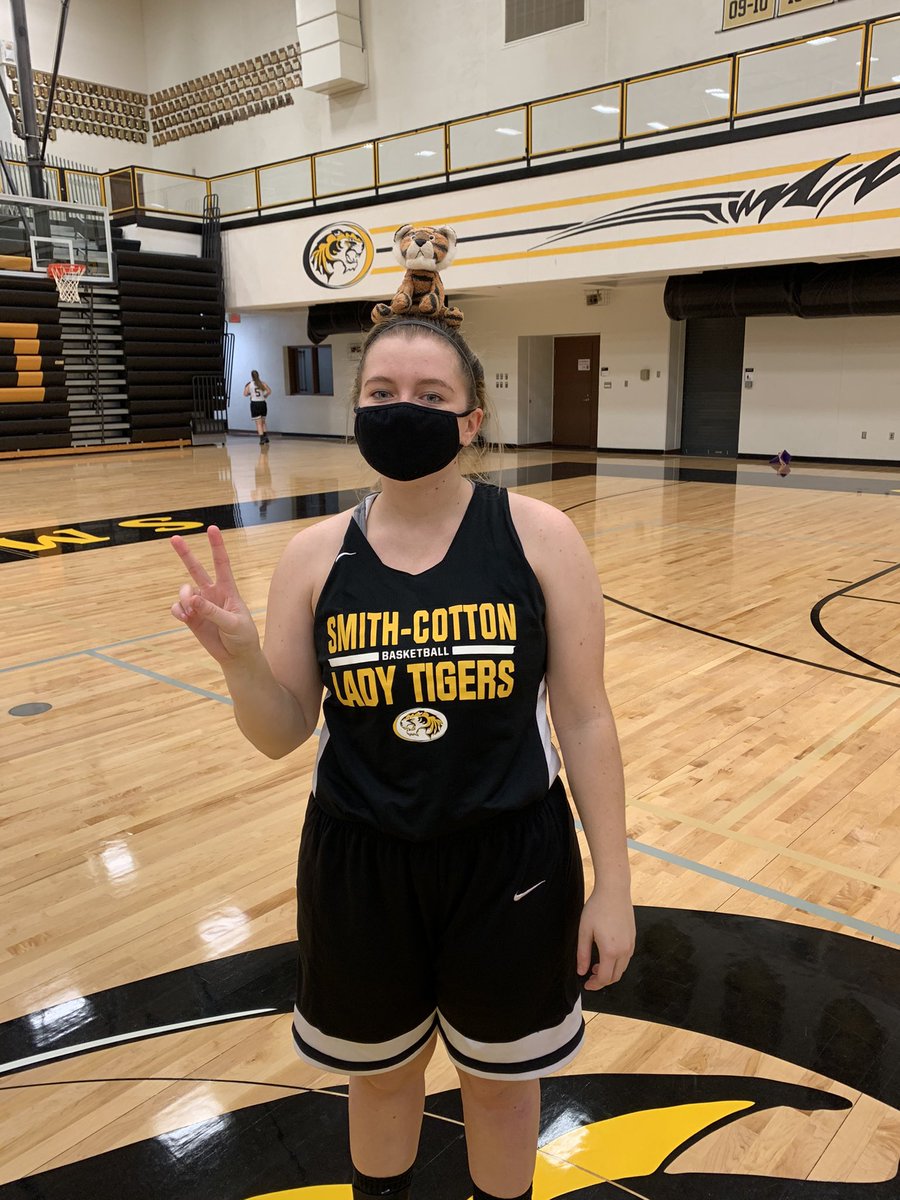 SCTigersGBB's tweet photo. Late night #TenaciousTiger to end the week. Senior Alexis Spencer takes the prize. Multiple times today she stepped up went into drills several times in a row and continues to be a vocal leader for us. Great job, Spence!!
#NewEra https://t.co/WnTCSb2Ugd