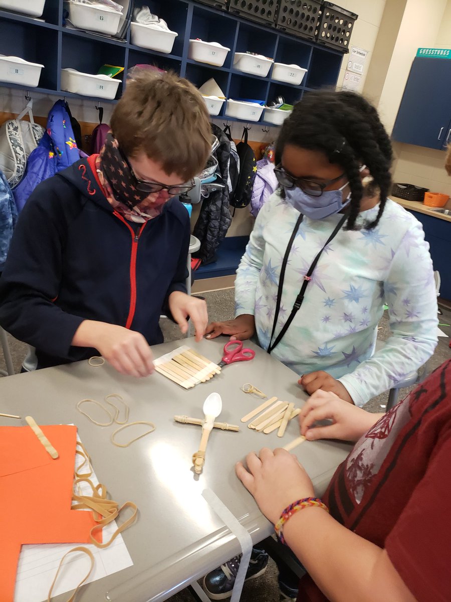 Heusner4L's tweet photo. Students did so great working on today's STEM project where they had to build a catapult! They were so respectful and made sure to include everyone on their team! They had some pretty great ideas! #5thgrade #HeusnerPride @HeusnerPride https://t.co/GrsnK2x1QI
