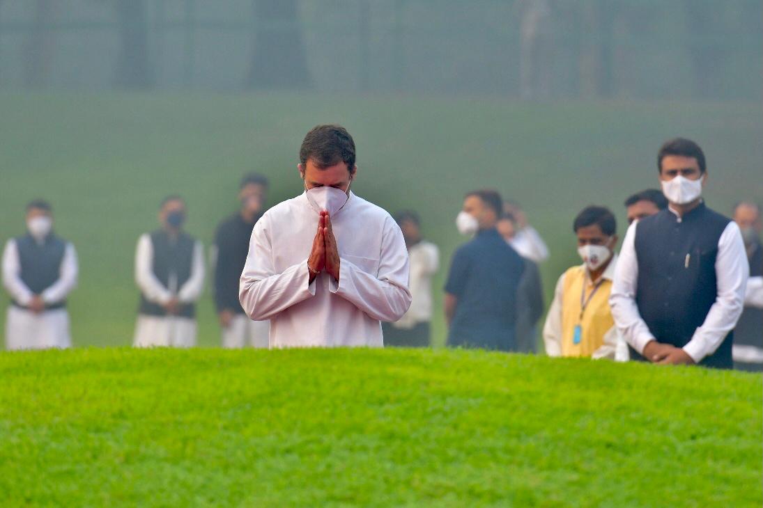 INCIndia's tweet photo. Shri @RahulGandhi offers tributes at Shanti Vana on the 131st birth anniversary of the first Prime Minister of India Pt Jawaharlal Nehru.

#RememberingNehru https://t.co/MJ8oa6Rxwe