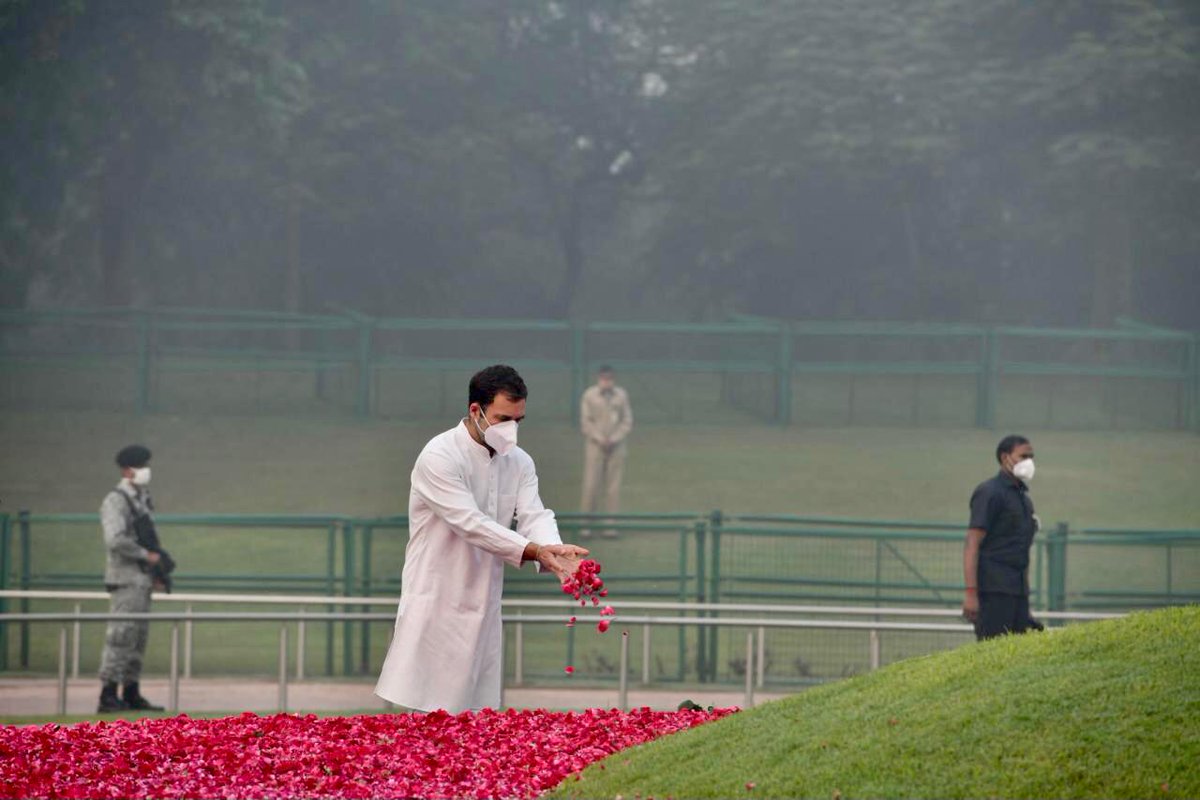 INCIndia's tweet photo. Shri @RahulGandhi offers tributes at Shanti Vana on the 131st birth anniversary of the first Prime Minister of India Pt Jawaharlal Nehru.

#RememberingNehru https://t.co/MJ8oa6Rxwe