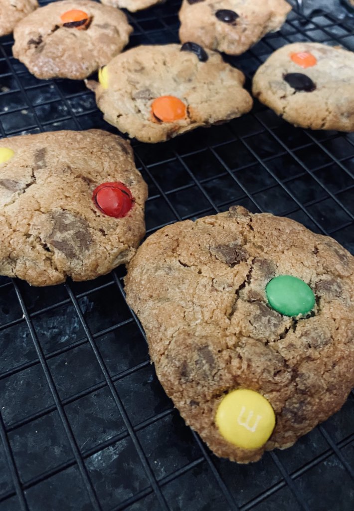 AmandaJK_'s tweet photo. Cookies πͺ
#myphoto #imbaking #yum #chocolatechipcookie https://t.co/EznJfoRfjw
