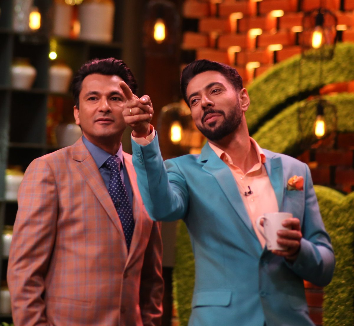 ranveerbrar's tweet photo. A brother, a great human, a perfectionist and an inspiration to all, both in and out of the kitchen. Wishing @TheVikasKhanna a very very Happy and blessed birthday. Rab rakha..and keep that inner child always fired up.. 🥳 https://t.co/ti2fkqihRj