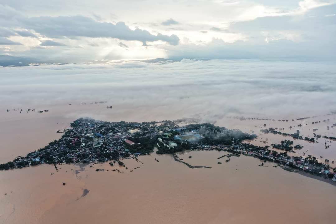 The Philippines need HELP.

Areas under Cagayan Valley or Region II are currently submerged in water after #UlyssesPH departure. Cagayan Valley needs urgent help and assistance!

Kindly spread and check the thread under on how you can help and donate. 
#RescuePH #CagayanNeedsHelp