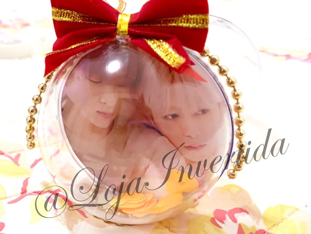 InvertidaLoja's tweet image. #MONBEBE estão preparados para o Natal?
Bolinhas Personalizadas para decorar a sua árvore. 
* Bolinha de acrílico
* Personalizada com a imagem que quiser
* C/ laço de corrente dourada e fitinha para amarrar na árvore
* Opcional: enfeite dentro, coração de papel colorido.
#MONSTAX