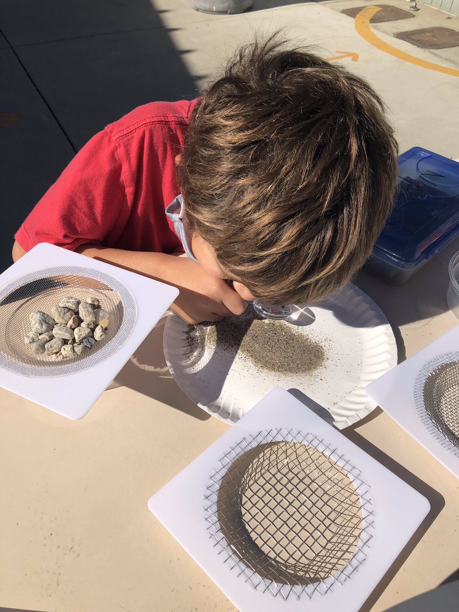 BarrieFitz1's tweet photo. 2nd grade Ss investigating pebbles, gravel and sand and loving science #FOSSscience @ejslee @ClarLoboWolves #allstudentsallstandards #SWDrock https://t.co/Uml9lTOpe4