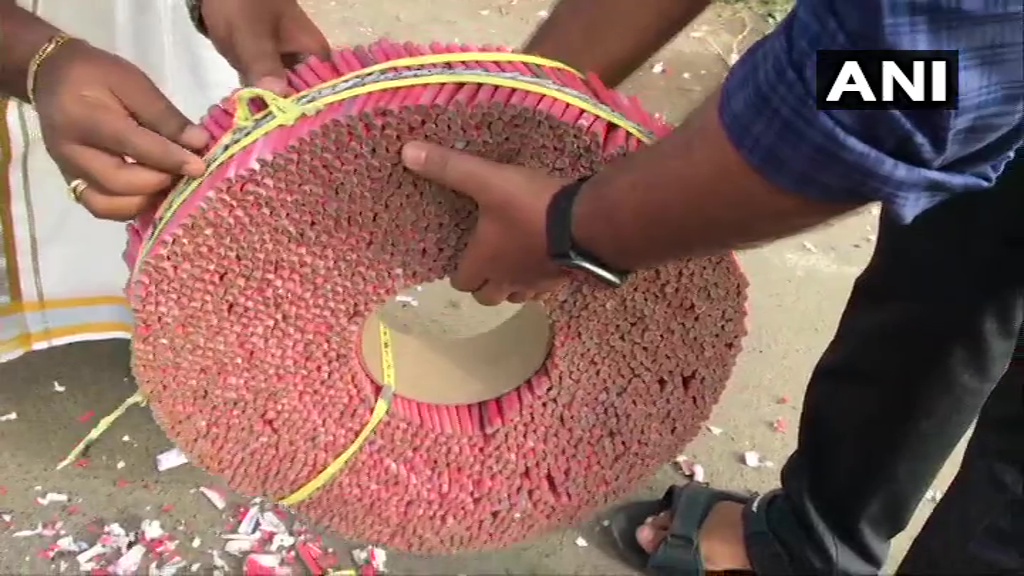 ANI's tweet photo. Tamil Nadu: Locals celebrate #Diwali in Coimbatore. https://t.co/dkMlthWET3