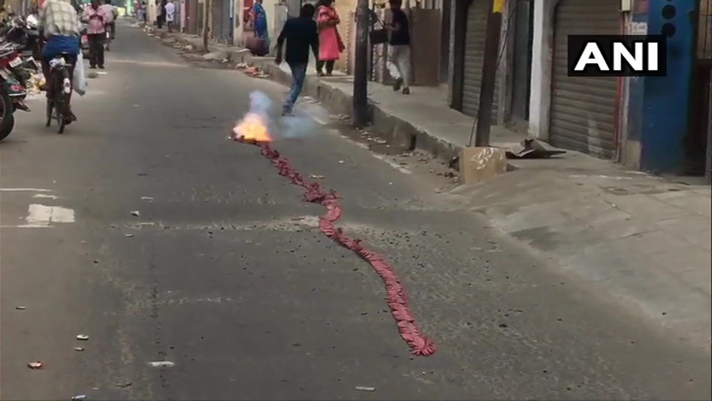 ANI's tweet photo. Tamil Nadu: Locals celebrate #Diwali in Coimbatore. https://t.co/dkMlthWET3