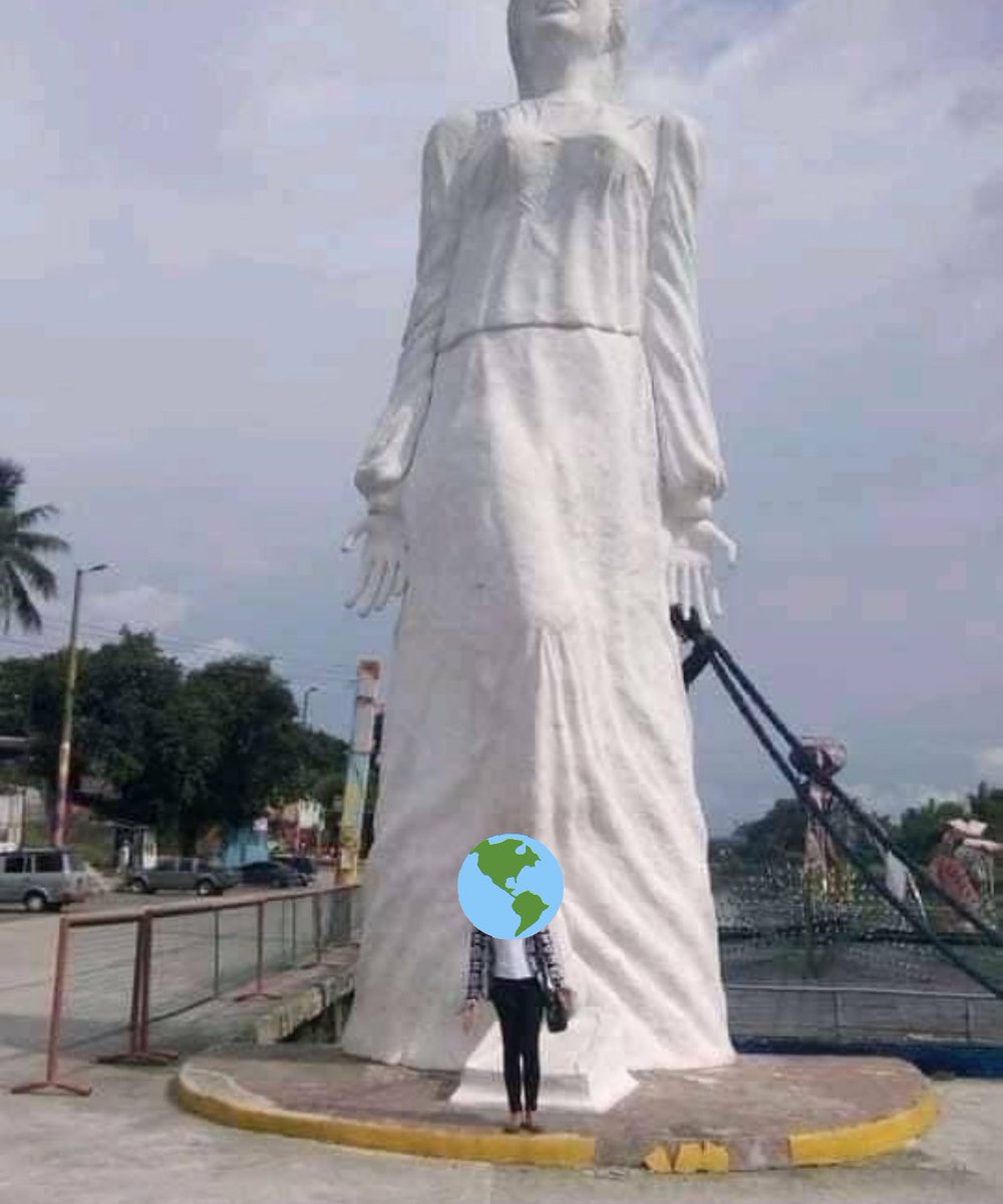 ttetefms's tweet photo. wtf?? look at statue 😭 https://t.co/U1mSDdmWmm