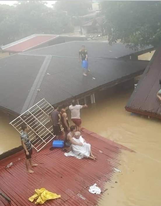 WHAT IS HAPPENING IN CAGAYAN?

: the whole city is sinking, the people and animals are on top of the roof. adults, children are missing. they need our help. a simple rt would help. 

#CagayanValleyRegionNeedsHelp #CagayanNeedsHelp #IsabelaNeedsHelp #RescuePHCagayan