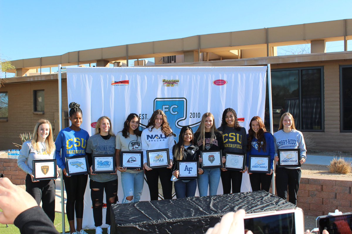 Gstrevay's tweet photo. Grateful and blessed, I’m officially an ERAU Eagle! Thank you to everybody who has helped me along the way and gotten me where I am today. @ERAUAZWSoccer @BobcatGirlsSoc @fctucsonyouth 
💛💙🦅#nationalsigningday #goerau https://t.co/TKSaWixG5n