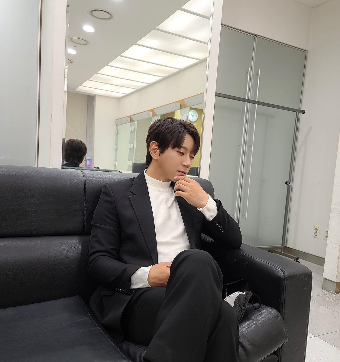 JLCY161's tweet photo. “ Waiting for you 🎥 “ fr. Chiyeul oppa’s ins update 💕 
#Hwangchiyeul
#ten2entertainment

https://t.co/51IwgCGQ9G https://t.co/STXOMmKDSu