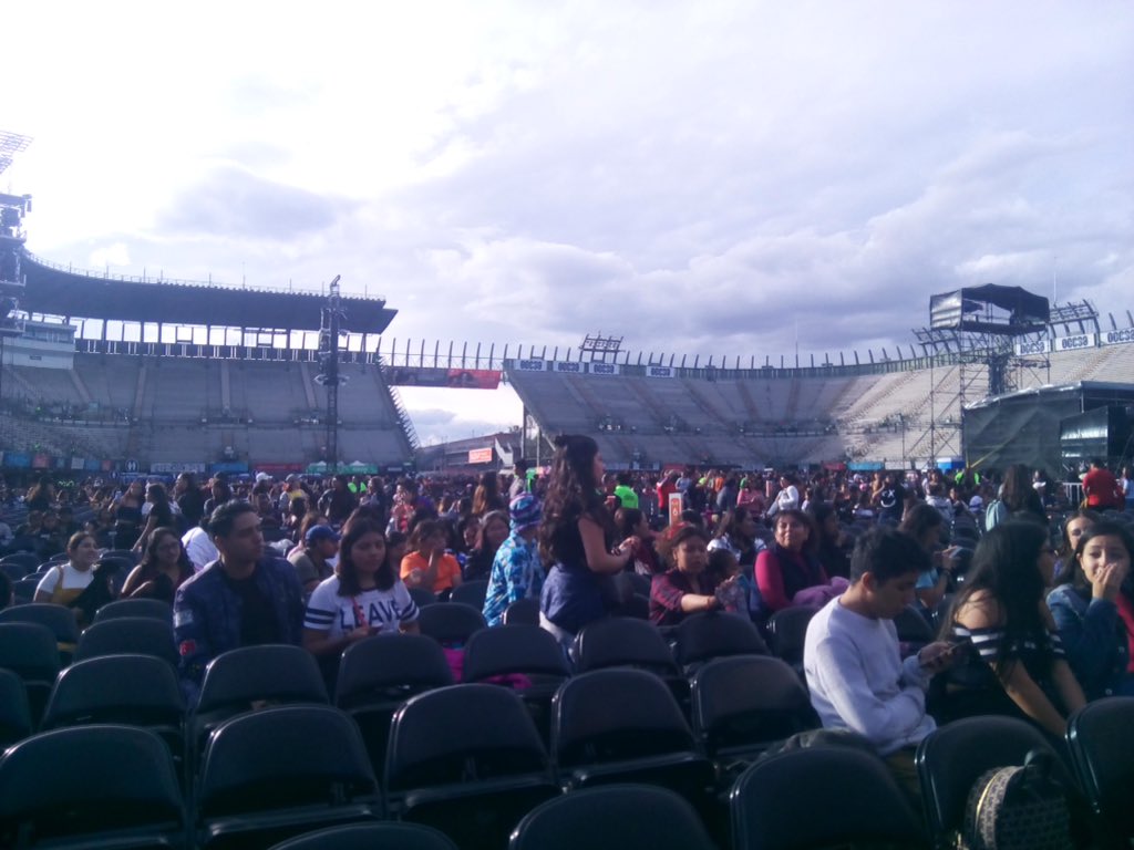 phenomeniall993's tweet photo. @LouisMxOficial LOUIS MEX DAY
Literal y fue el mejor día de mi vida, viaje desde muy lejos e hice hoyos solo para verlo pero jama me arrepentiré de nada <3 Literal acabo de mirarme otra vez los #PremiosTelehit completos https://t.co/0y7mTGEKeW