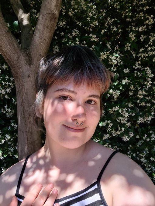 Feeling cute in my garden 💕 https://t.co/BWqy6s3CC2