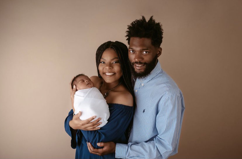 _Miss_Royalty's tweet photo. God really showed out when he blessed me with my family. #JohnsonPartyof3 💙 family photo shoot sneak peek! https://t.co/2hidScS1rK