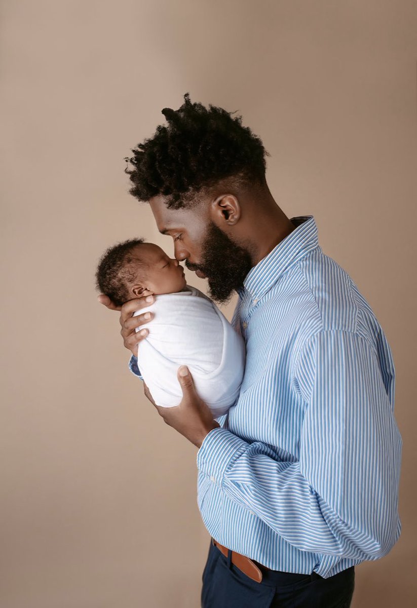_Miss_Royalty's tweet photo. God really showed out when he blessed me with my family. #JohnsonPartyof3 💙 family photo shoot sneak peek! https://t.co/2hidScS1rK