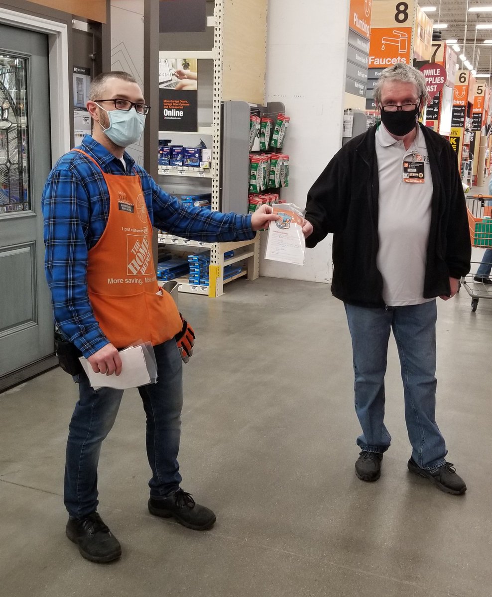 brookedcoleman's tweet photo. SASM Dan recognizing MET Associate Dave today! @MichaelLeavyTHD @NicoletteH17
@JasonArigoni @MatteHome @JCHomeDepot #METPartnership2020 #D71METrocks #D71AllIn #OneStoreOneTeam https://t.co/9y83dApHpw