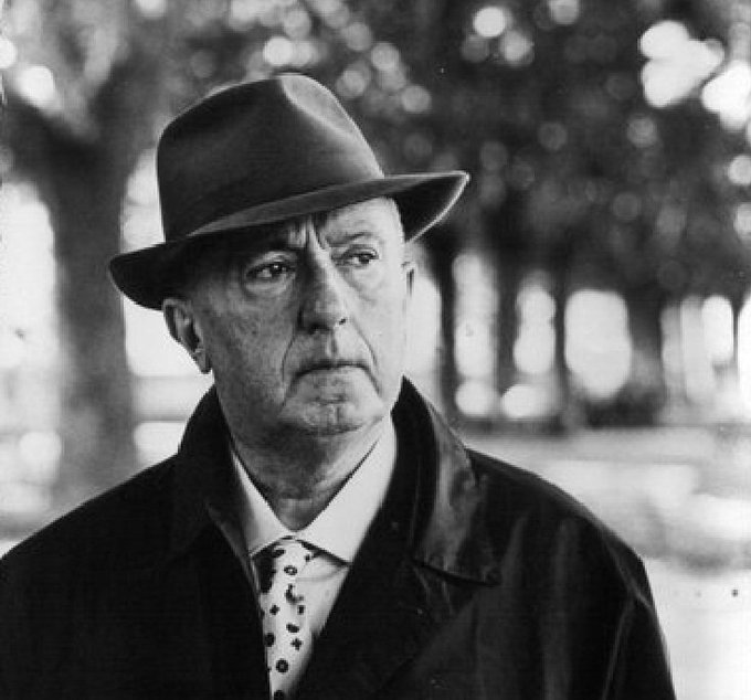 Antonio79B's tweet photo. "Certi imparaticci poi, recitati a gran voce dai concionanti droghieri, improvvisatisi economisti della nuova Europa, gli parevano indegni d'un venditore ambulante di fazzoletti".

Oggi nel 1893 nasceva lo scrittore, #poeta e ingegnere #CarloEmilioGadda.

#14novembre. https://t.co/LWFCULXtYU