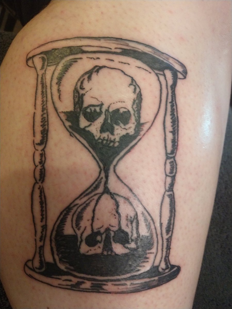 Rissa1013's tweet photo. #TattusAnnus #UnusAnnus #UnusAnnusisoverparty #unusannustattoo https://t.co/AXyg8Rm3Vz