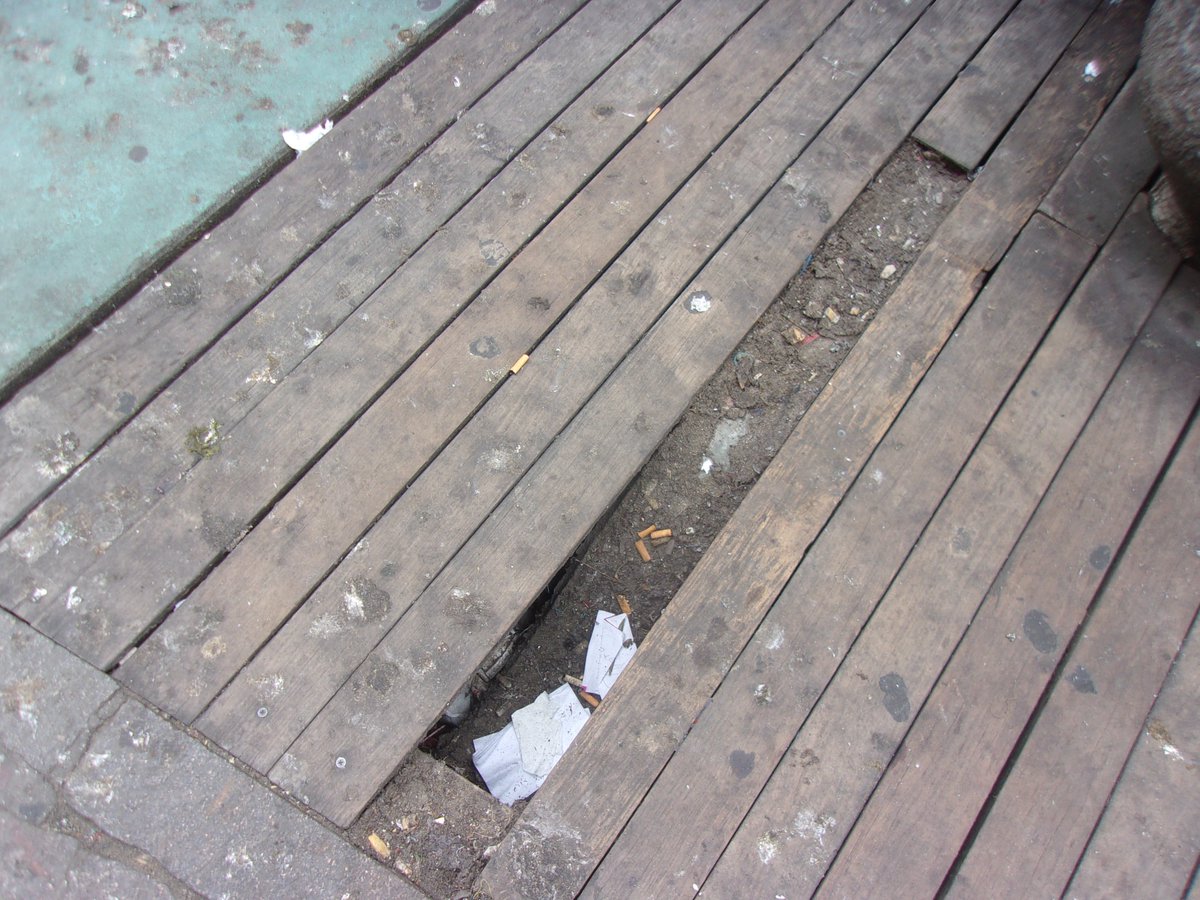 RubenOFerrari's tweet photo. La Peatonal está abandonada pero los funcionarios no la caminan. Y la temporada está a la vuelta de la esquina. https://t.co/lFWF25BxVr