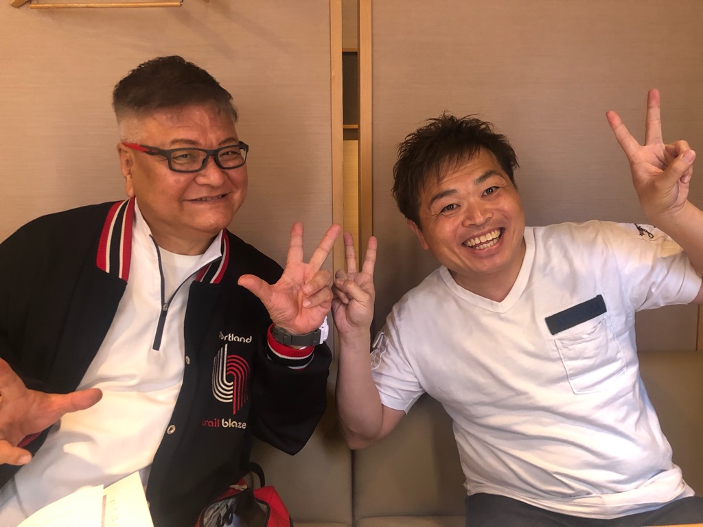 ＼#MBCラジオビンゴ 1520人参加／

突然のお肉ソング？？？
桂竹丸師匠と野口たくおさんコンビが生中継スタート！！イヤァアアッ🤟
というわけで、二人は『#焼肉なべしま』から生中継！

#MBCラジオスペシャルウィーク 
#MBCラジオ『Radio de BINGO　LOVEっと感謝と恩返し!!』
radiko.jp/share/?sid=MBC…